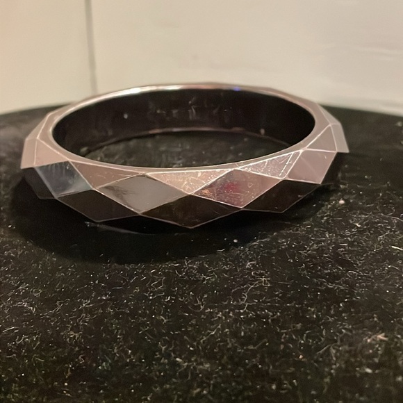 Vintage 7.5” faceted smoky lucite bangle bracelet - Picture 3 of 10